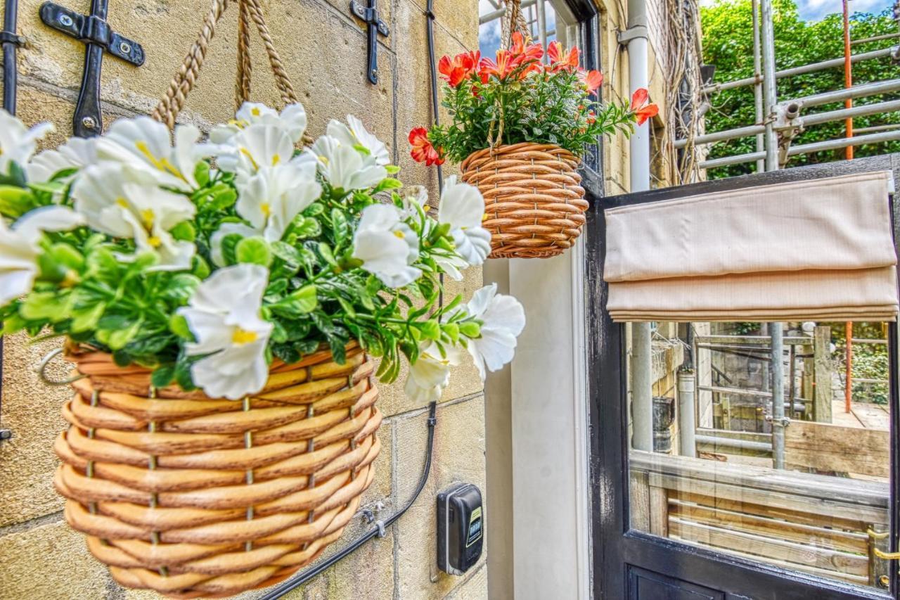 2 Bedroom Apartment In Bath City Centre With Garden & Free Parking ภายนอก รูปภาพ