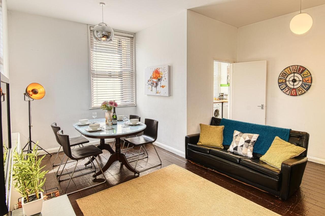 2 Bedroom Apartment In Bath City Centre With Garden & Free Parking ภายนอก รูปภาพ