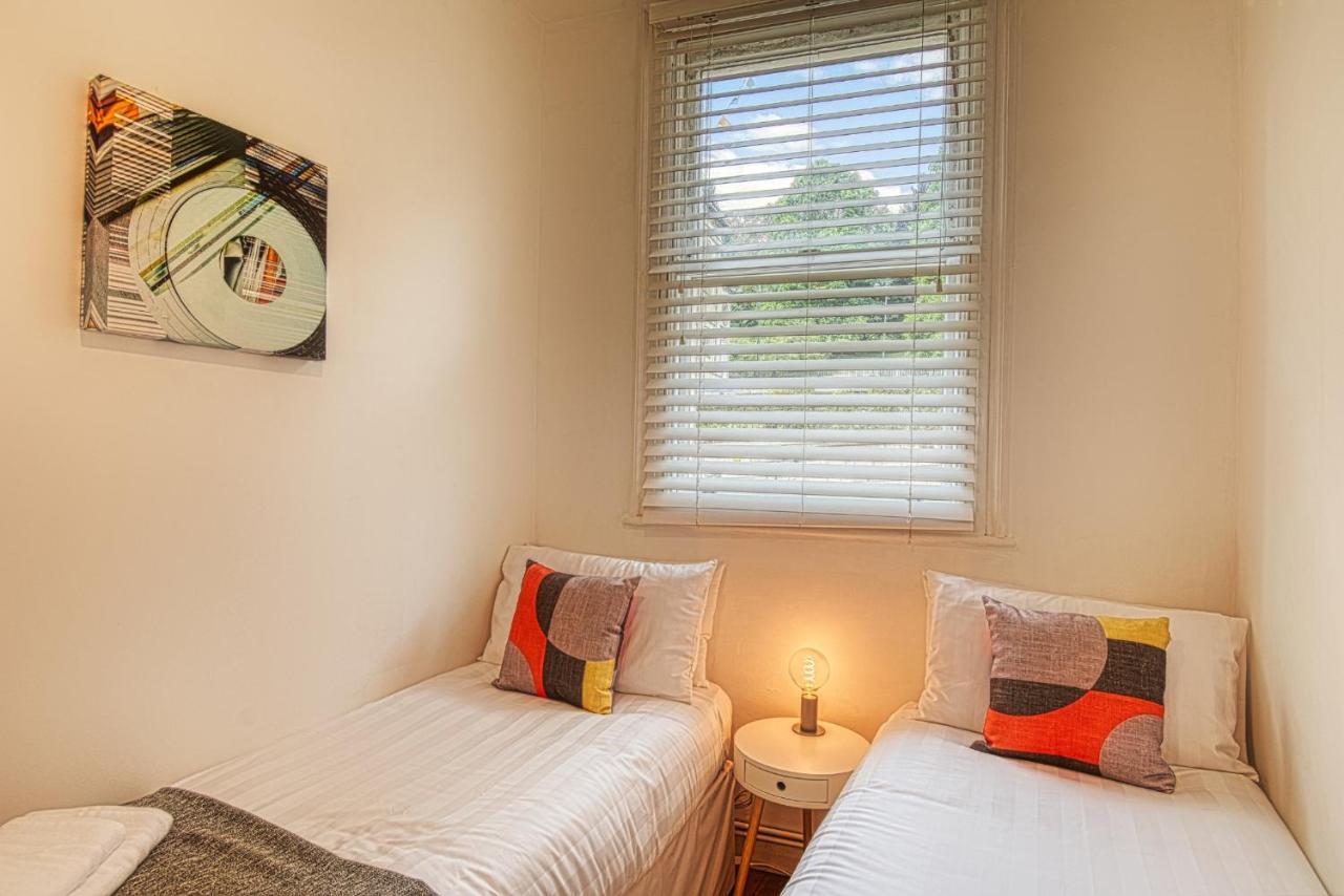 2 Bedroom Apartment In Bath City Centre With Garden & Free Parking ภายนอก รูปภาพ