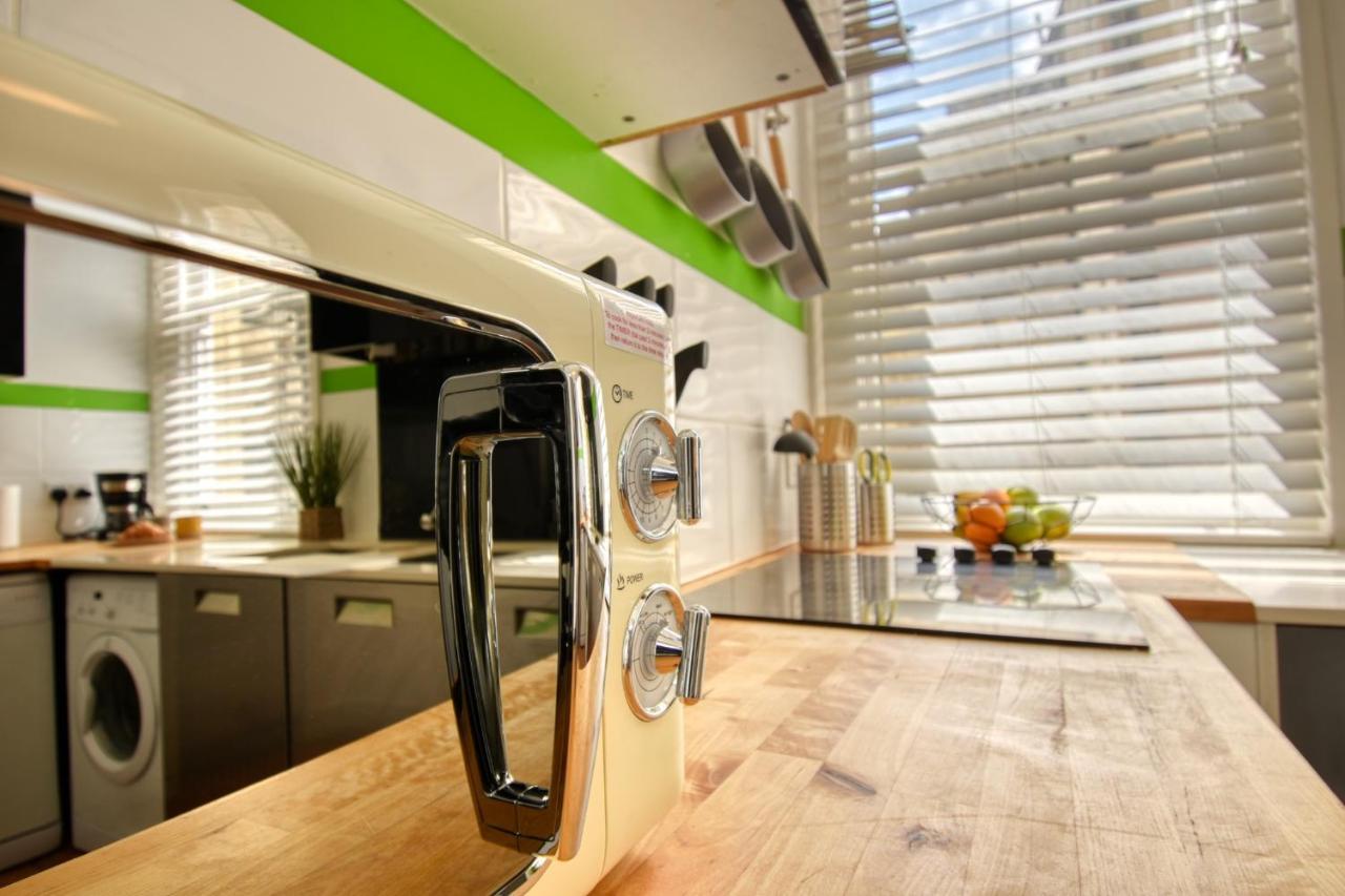 2 Bedroom Apartment In Bath City Centre With Garden & Free Parking ภายนอก รูปภาพ