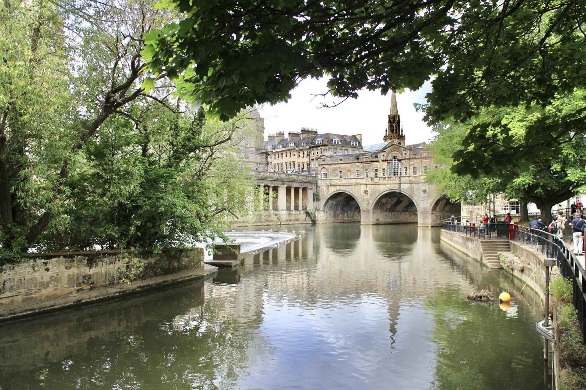 2 Bedroom Apartment In Bath City Centre With Garden & Free Parking ภายนอก รูปภาพ
